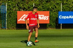 Cícero em treino do São Paulo