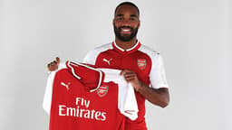 Lacazette é apresentado no Arsenal