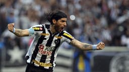 Estádio Nilton Santos: Loco Abreu (41 gols)