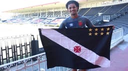 Profissional pelo Vasco desde 2016, Douglas fez apenas 39 partidas pelo clube, com cinco gols e nenhum título.