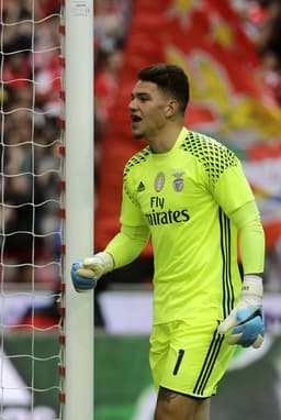 O goleiro Ederson está valorizado na Europa. O brasileiro trocou o Benfica pelo Manchester City por 40 milhões de euros (aproximadamente R$ 146 milhões)