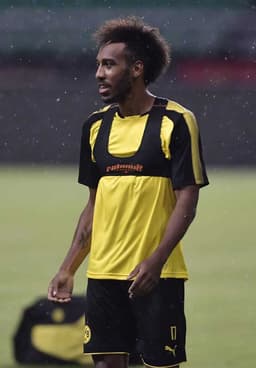 Borussia Dortmund - Artilheiro do último Campeonato Alemão, o gabonês Aubameyang fica em Dortmund e, no clube aurinegro, é o grande destaque