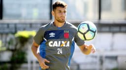 Confira a seguir a galeria especial do LANCE! com imagens de Guilherme Costa com a camisa do Vasco