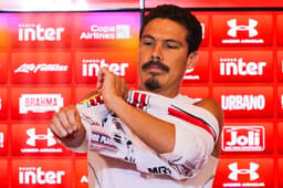 Hernanes em sua apresentação nesta terça-feira