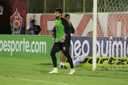 Fernando Miguel, goleiro do Vitória