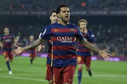 A relação entre Brasil e Barcelona, porém, mostra a presença de grandes craques. Daniel Alves, por exemplo, jogou com Neymar no Barcelona