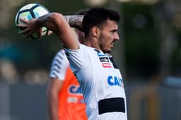 Zeca é titular do Santos desde 2015