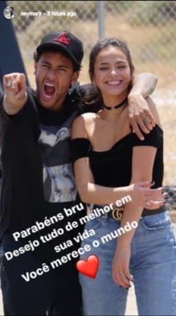 Neymar parabeniza Marquezine