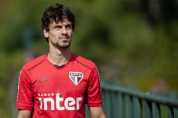 Rodrigo Caio em treino no CT da Barra Funda