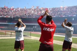 Último treino do São Paulo antes do clássico contra o Palmeiras, no Allianz Parque, contou com 18 mil pessoas no Morumbi. Jogadores agradeceram o apoio da torcida