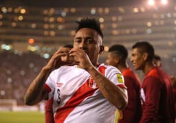 Cueva marcou golaço pelo Peru na última quinta