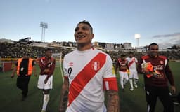 Olha o Paolo Guerrero todo feliz com o resultado