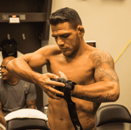 Rafael dos Anjos venceu a segunda luta nos meio-médios