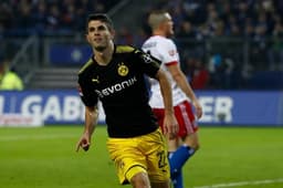 Pulisic comemora gol da vitória do Borussia Dortmund sobre o Hamburgo