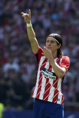 Filipe Luís - O lateral da Seleção Brasileira teve grande atuação na vitória do Atlético de Madrid sobre o Sevilla, por 2 a 0. O brasileiro deu uma assistência para gol e por pouco não fez o seu.