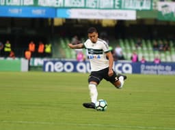 Thiago Carleto é uma das apostas do Coritiba para surpreender o Bahia e sair da zona de rebaixamento