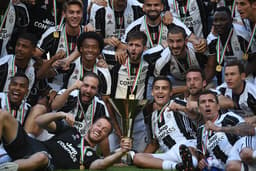 Na Itália a Juventus conquistou o tri da Copa da Itália ao bater a Lazio por 2 a 0 no Estádio Olímpico em maio. Daniel Alves e Bonucci, ambos já fora do clube, fizeram os gols da 12ª conquista da Velha Senhora no torneio