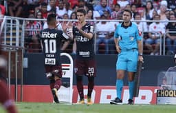 Shaylon entrou no lugar de Cueva no fim do jogo desse domingo