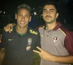 Neymar agitou o noticiário ao aparecer em foto com uma camisa do Palmeiras debaixo do uniforme da Seleção. Ele mais uma vez confessou que era palmeirense na infância