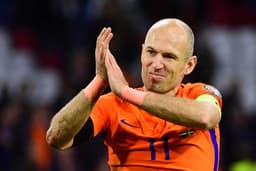 Símbolo de talento da seleção holandesa, Arjen Robben lutou até o último jogo das Eliminatórias. Ele fez dois gols, mas a sua Holanda só conseguiu vencer a Suécia por 2 a 0 e está fora da Copa. Aos 33 anos, não deverá estar no Catar