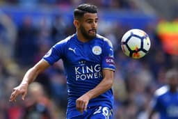 O meia argelino Riyad Mahrez, do Leicester, viu a Argélia decepcionar nas Eliminatórias africanas