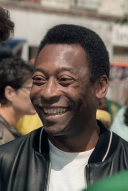 Pelé é considerado o maior jogador de futebol de todos os tempos. Ele já ganhou três Copa do Mundo