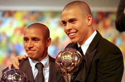 Ronaldo foi eleito o melhor jogador do mundo pela FIFA, com Roberto Carlos em segundo