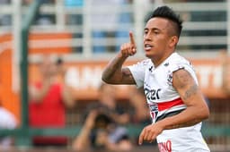 Cueva brilhou na segunda vitória, contra o Santos, no sábado: veja quando foi a última trinca