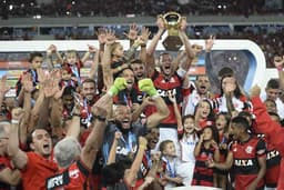 17 de janeiro - Os quatro principais campeonatos estaduais começam nessa data; Carioca, Paulista, Mineiro e Gaúcho colocam em campo 12 dos grandes clubes brasileiros no início da temporada. Flamengo (foto), Corinthians, Atlético-MG e Novo Hamburgo são os atuais campeões