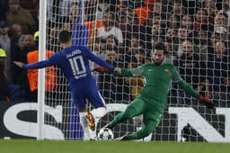 Alisson (Roma) - O goleiro titular da Seleção Brasileira fechou o gol e garantiu a larga vantagem da Roma sobre o Chelsea, por 3 a 0. Sempre que exigido, Alisson esbanjou segurança, chegando ao quarto jogo sem ser vazado