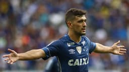 Cruzeiro venceu Atlético-PR por 1 a 0, com um golaço de Arrascaeta. Veja uma galeria de fotos da vitória da Raposa