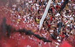 Torcida do São Paulo no Serra Dourada