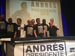 Andrés Sanchez posa com correlegionários em evento no Parque São Jorge