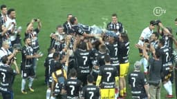 Jogadores do Corinthians comemoram hepta