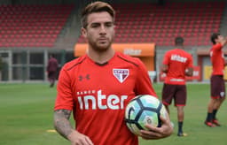 O argentino Buffarini nem sequer e está jogando com Dorival Júnior