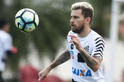 Lucas Lima - Um clube chinês se propôs a pagar 54 milhões de euros ao jogador ao longo de um contrato de quatro temporadas, mas ele só quer sair do Brasil se for para um clube grande europeu. Tendência é de que acerte com o Palmeiras para 2018.<br>