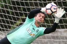 Rueda preferiu não divulgar a escalação, mas César é o mais cotado para assumir o posto de titular no gol