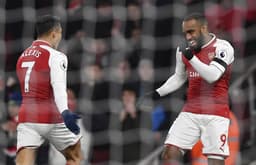 Arsenal - Lacazette (direita) é o artilheiro dos Gunners no Campeonato Inglês, com oito gols. Já o chileno Sánchez balançou as redes quatro vezes