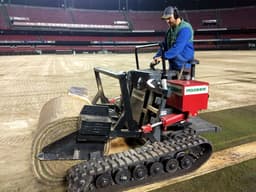 Plantio da nova grama do Morumbi levou dois dias