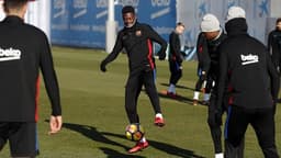 Após lesão, Dembelé volta a treinar com o elenco do Barça