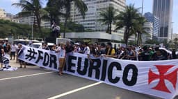 Confira a seguir imagens do último protesto realizado pela torcida do Vasco, ainda no ano passado, contra Eurico Miranda