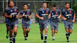 Os jogadores iniciaram os trabalhos em período integral no CT Vargem Grande na última quinta-feira e seguem nesta sexta, até o fim da reforça do gramado de São Januário. Os treinos estão fechados à imprensa, sem coletiva. Veja a seguir imagens obtidas pelo LANCE! do local