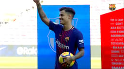 Coutinho se apresenta para torcida do Barça