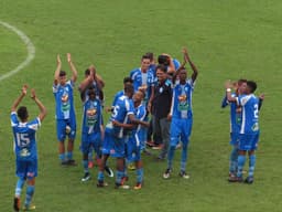 Jogadores do Marília vibram