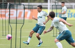 O Changchun Yatai, da China, já fez pelo menos quatro tentativas de contratar Dudu. Na última delas, ofereceu 13 milhões de euros (quase R$ 51 milhões), mas o Palmeiras não pretende vender o atacante e recusou a oferta.