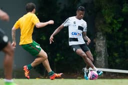 Bruno Henrique anotou um dos gols do Santos na atividade