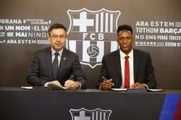 Yerry Mina assina com o Barcelona