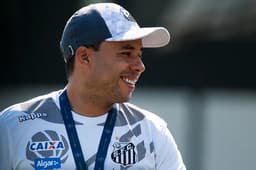 Jair Ventura foi anunciado pelo Santos em 3 de janeiro e tem 18 jogos pelo clube: 7 vitórias, 5 empates e 6 derrotas