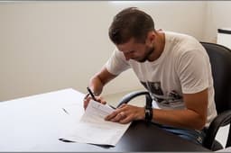 Henrique assinou contrato com o Corinthians até o fim de 2019