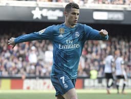 Cristiano Ronaldo comemora pelo Real contra o Valencia